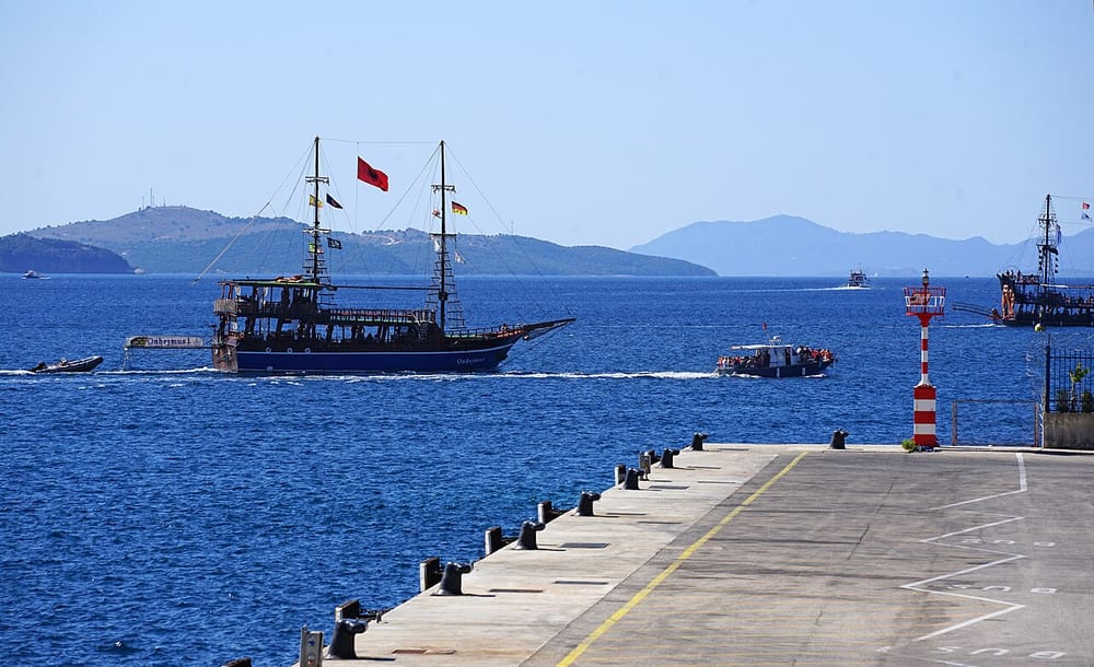 Pse Metin Izeti kërkon bukurinë te shpirti, jo te materia?