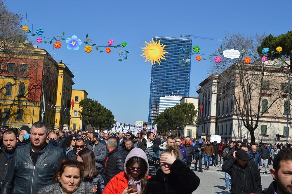 Si u zhvillua marshi i mijërave në Tiranë pas protestës para Kryeministrisë?