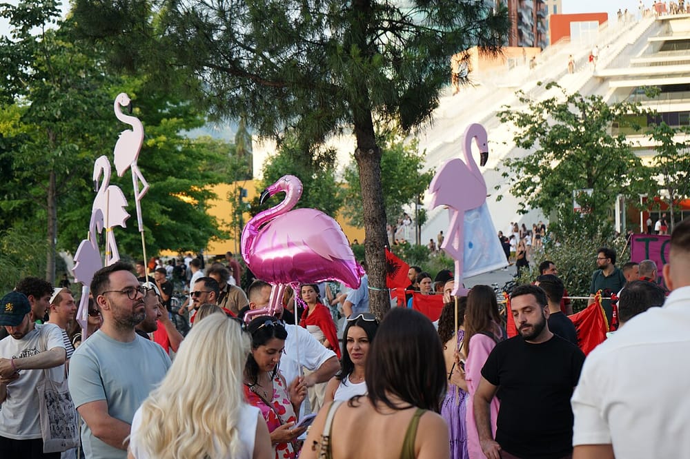 Kush përfiton nga protestat në Tiranë sipas analistit Artur Nura?