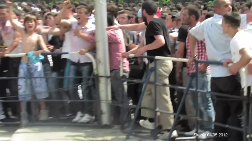 Pse protestuesit u përplasën me deputetin Redi Muçi?