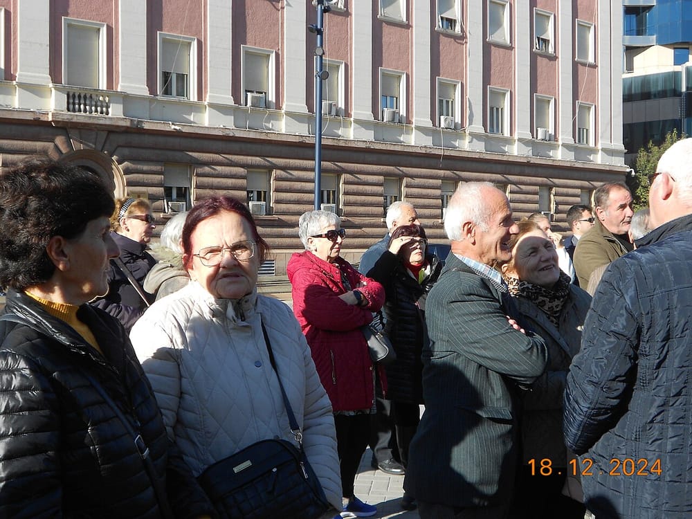 Si po amplifikon Rusia protestat në Tiranë sipas Blendi Gonxhës?