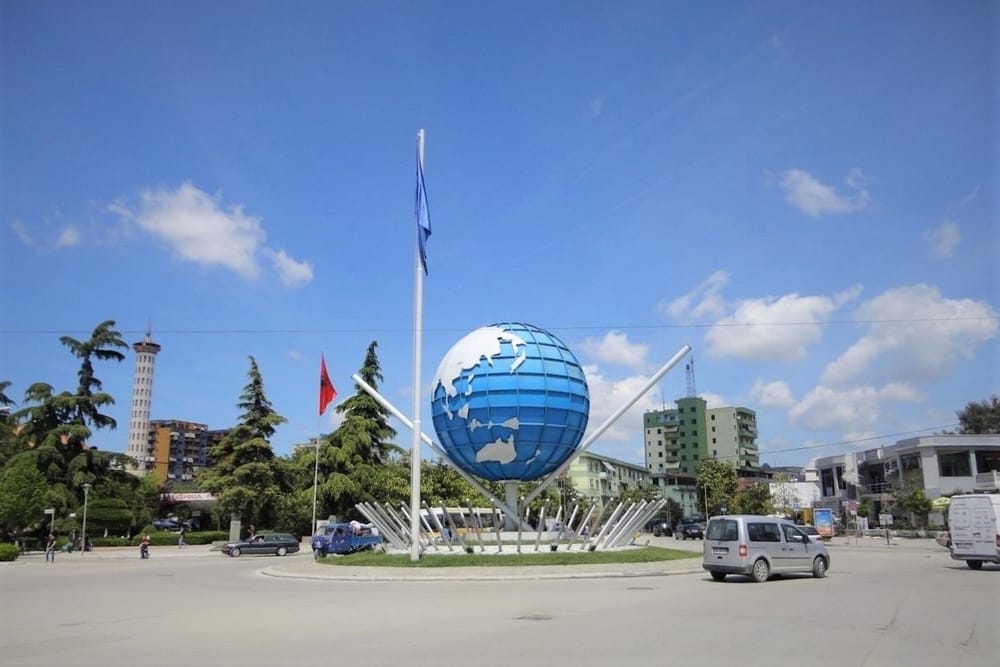 Pse u dhunë tre vajzat një vajzë tjetër në Fier?