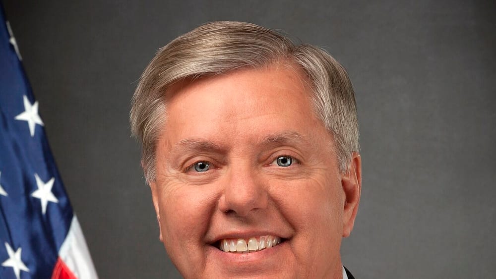 Trump ofron Tic Tac në funeralin e Lindsey Graham