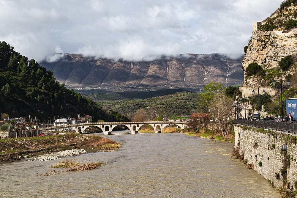 Ura e Goricës kishte tre harqe të mëdha — zbardhet struktura origjinale