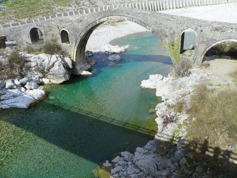 Ura e Mesit mbi lumin e Kirit, pranë Shkodrës