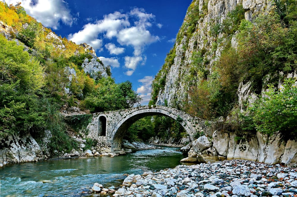 Ura e Vashës mbi lumin Mat, mes Klosit dhe Gurit të Bardhë