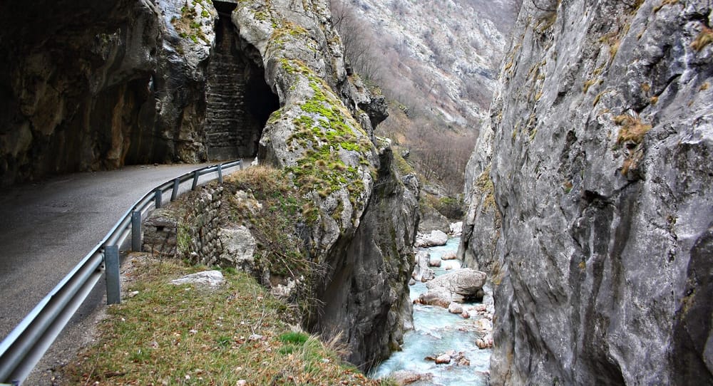 Gryka e thellë e Rugovës në malësinë e Pejës