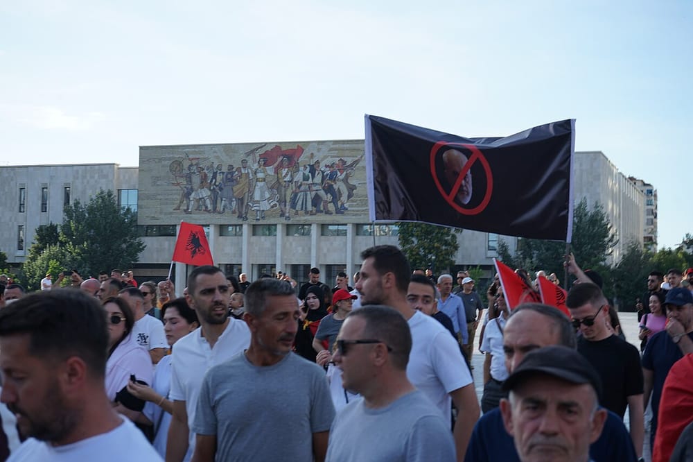 Vongli: Rënia e numrit të protestuesve nuk dekurajon protestën