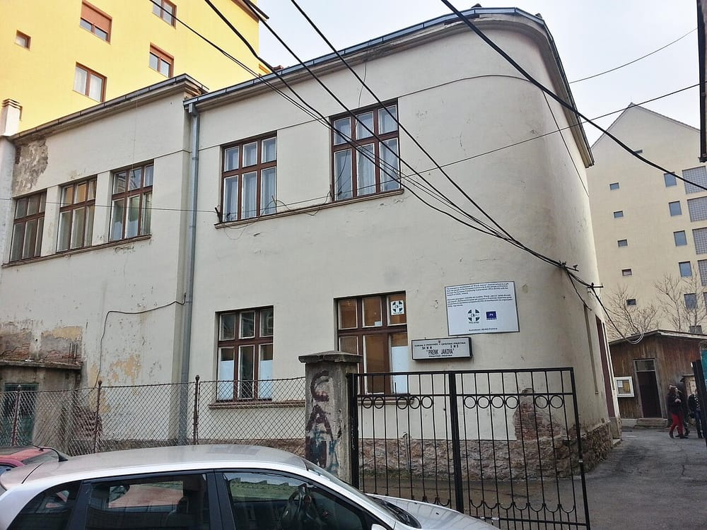 Yll Limani dhuron instrumente për Shkollën e Muzikës "Prenk Jakova"