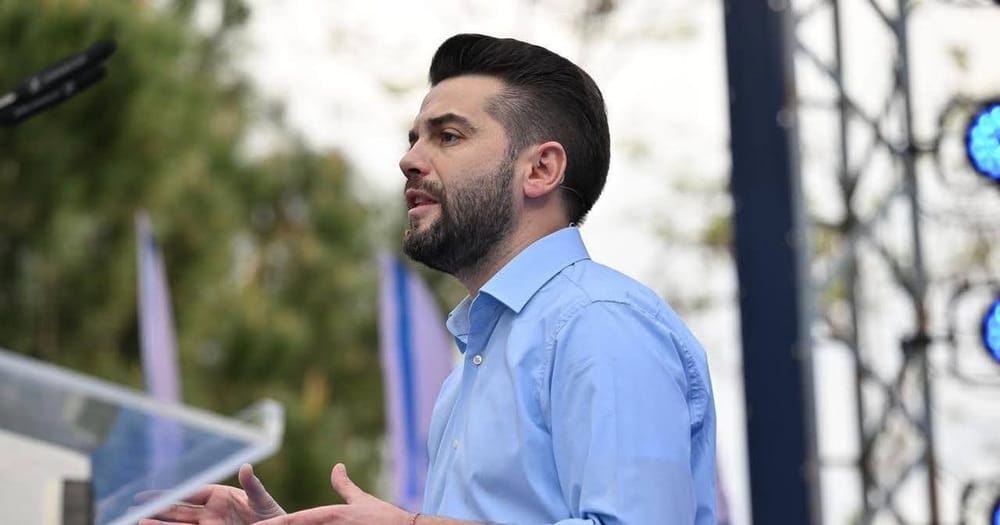 Muçollari: Qeveria mobilizon makinerinë kundër protestave, jo zjarreve
