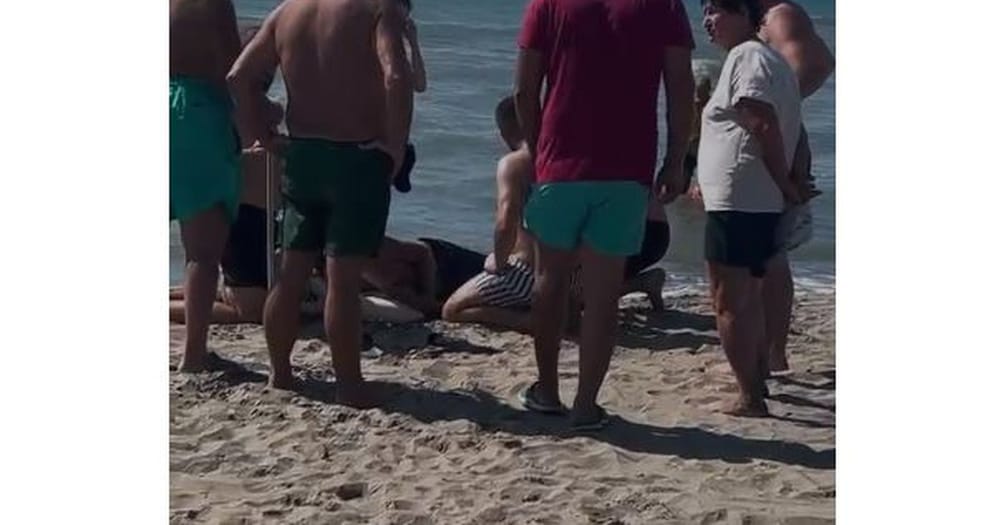 Shpëtohet nga mbytja pushuesi në plazhin e Semanit