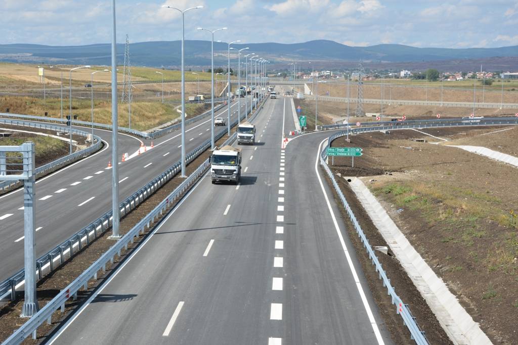 Anulohen kufizimet e qarkullimit për kamionët mbi 20 tonë
