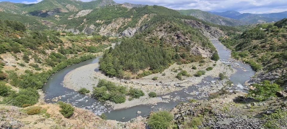 Gjendet një kufomë e dekompozuar në grykëderdhjen e lumit Seman