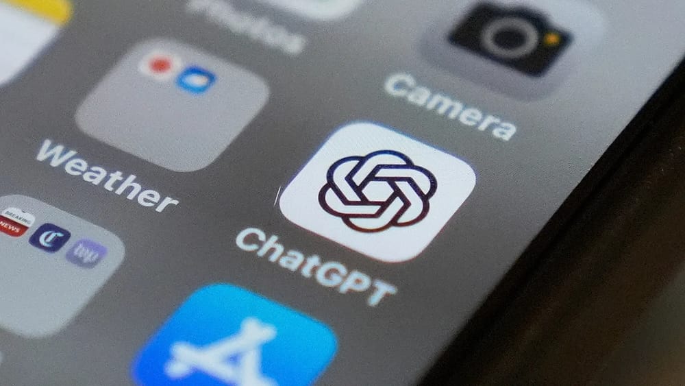 ChatGPT po bëhet "kolegu" i parë, ekspertët paralajmërojnë për rreziqet