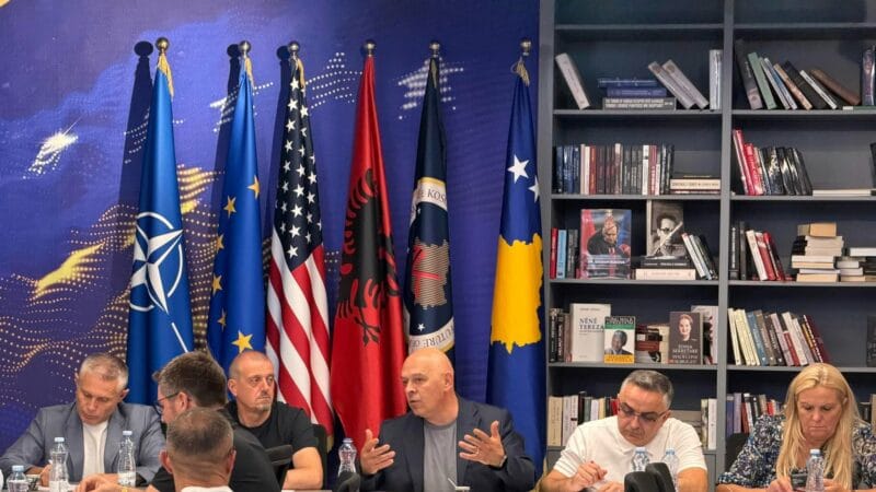 Aleanca mbledh Kryesisin dhe mbaj konferencë për media