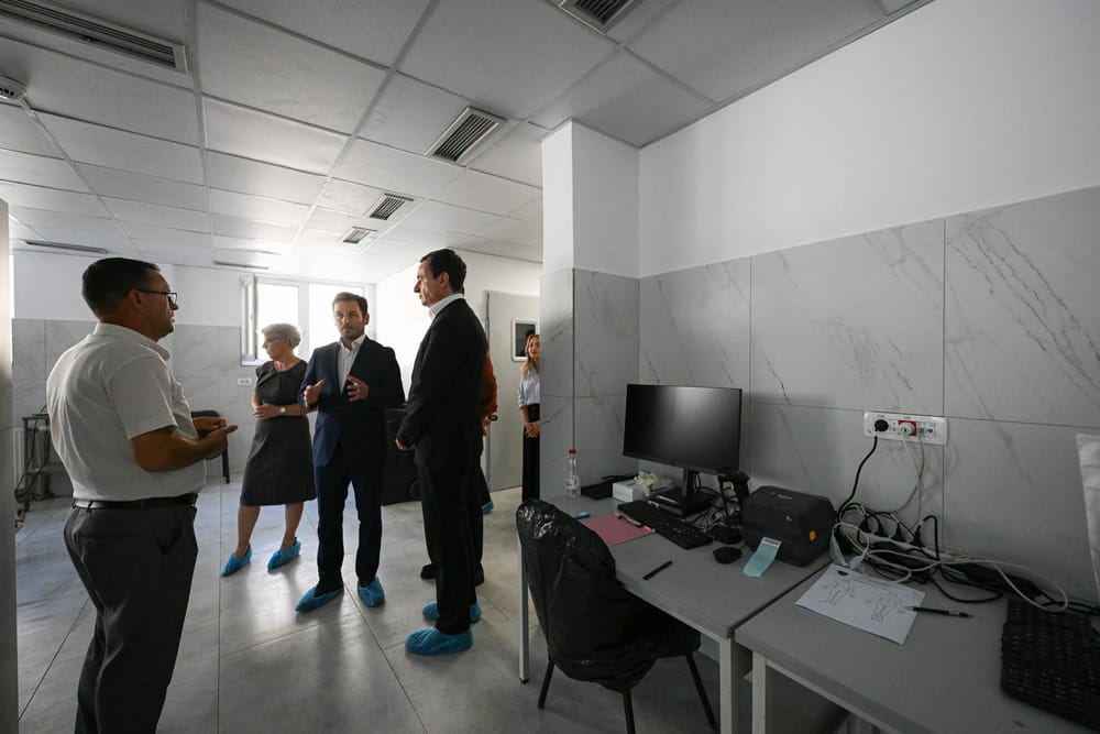 Kurti viziton IML-në: katër mostra ADN dërguar në Hagë për analiza
