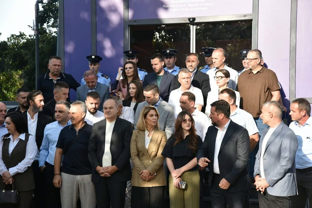 Aktivistë nga Skenderaji dhe Istogu i bashkohen bllokadës së Qeverisë