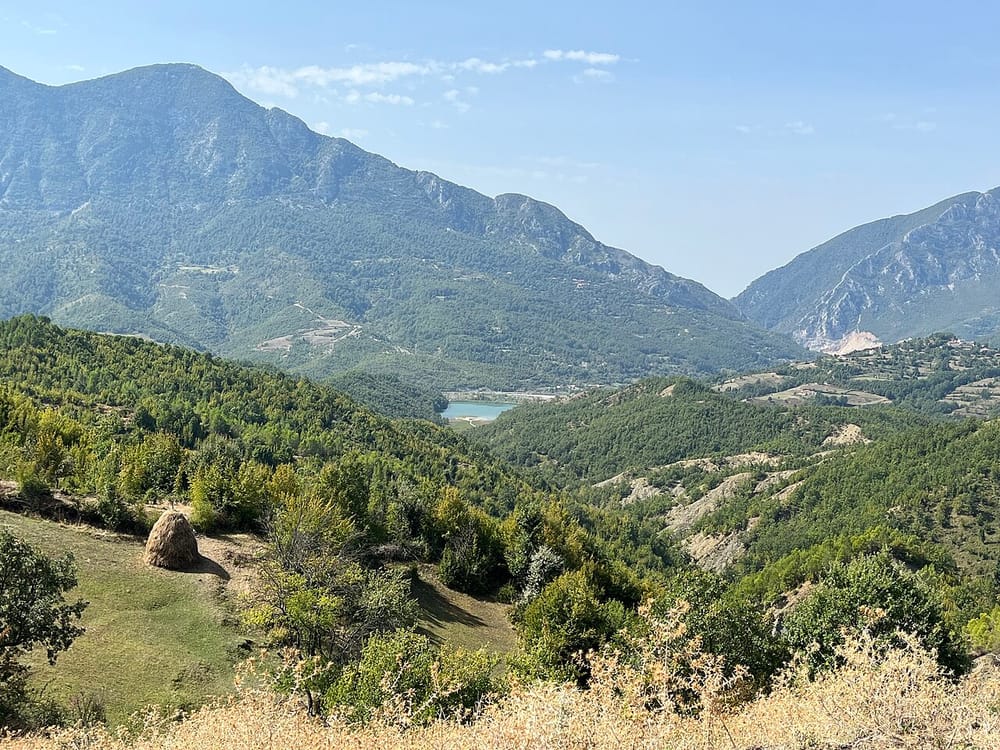 8 qarqe në rrezik nga zjarret këtë fundjavë