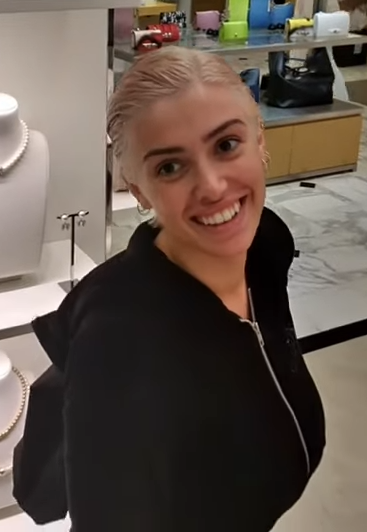 Bianca Censori drejton videoklipin e ri të Kanye West