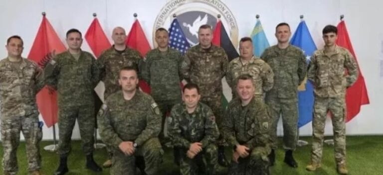 Shqipëria e Kosova marrin transportuesit e parë të blinduar amerikanë