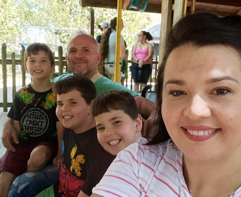 Familja Manati nga Lushnja identifikuar pas zjarrit në Jacksonville; GoFundMe merr 89 m…