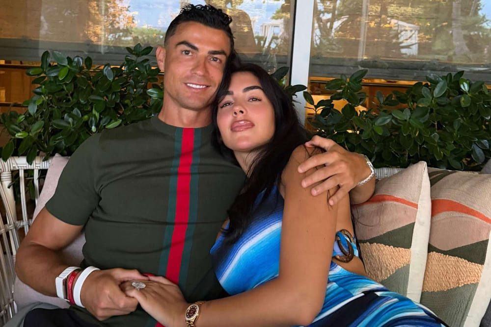 Cristiano Ronaldo dhe Georgina Rodríguez kurorëzojnë lidhjen