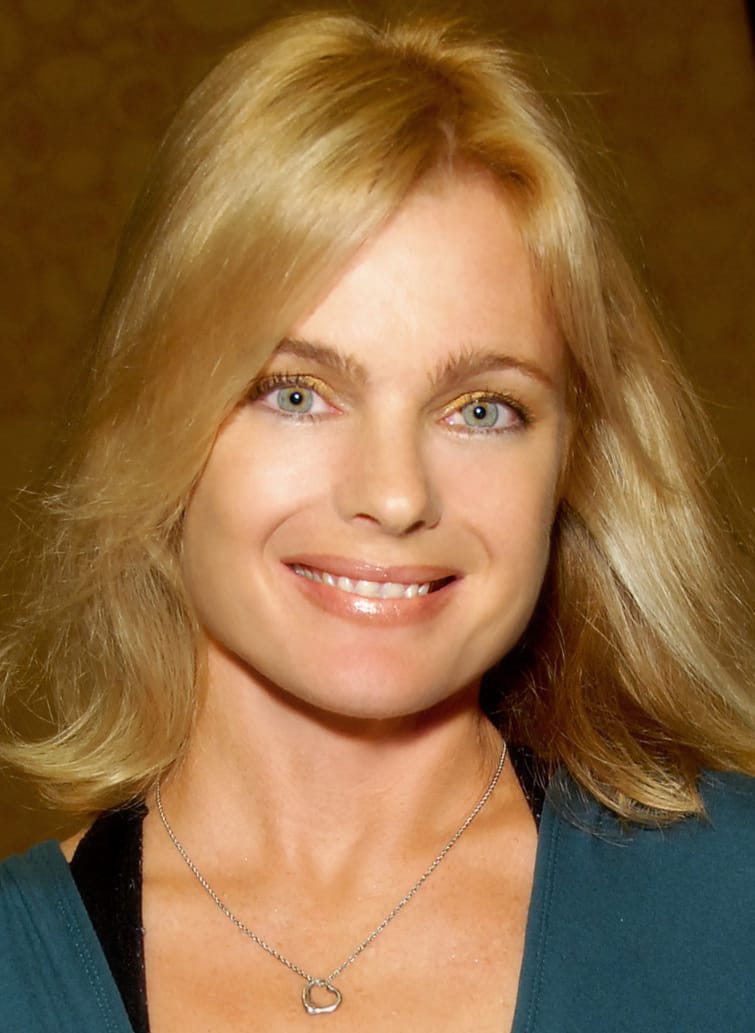 Erika Eleniak, ylli i Baywatch, fiton 8.600 euro në javë në OnlyFans