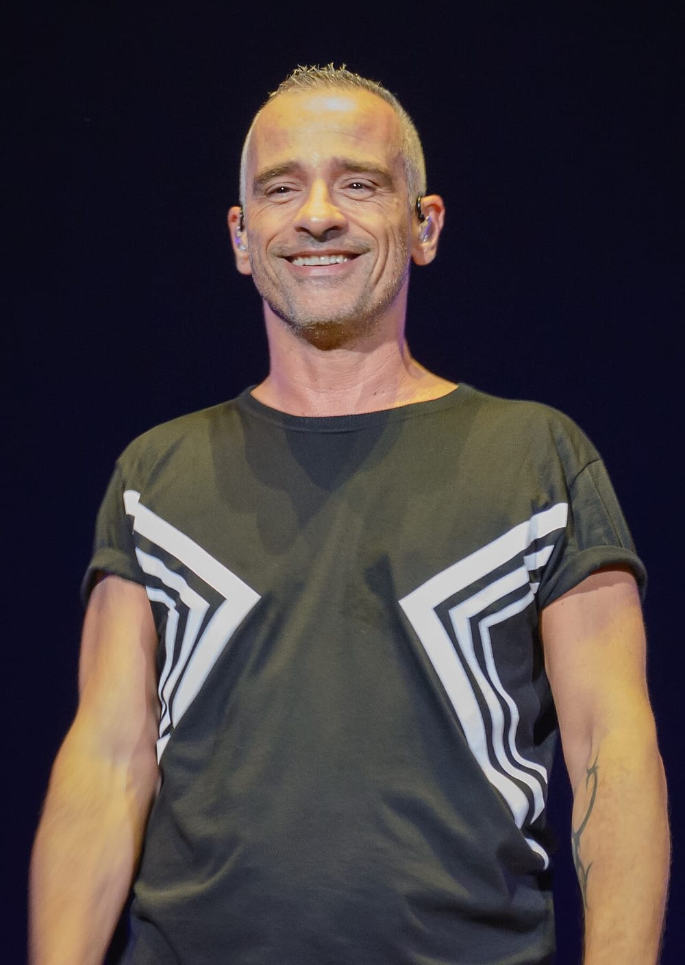 Eros Ramazzotti shtyn turneun botëror pas operacionit në kordat vokale