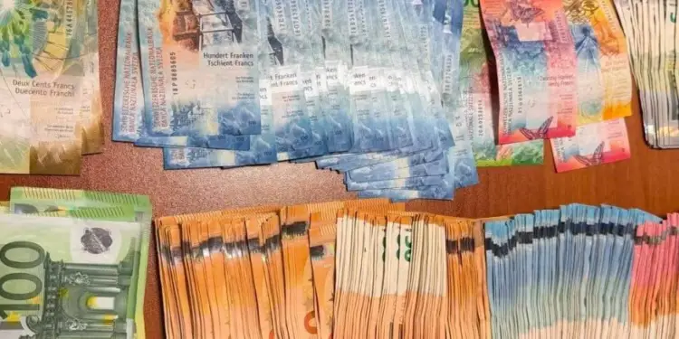 Dogana zbulon 18.841 euro të padeklaruara në kufirin e Dheu i Bardhë