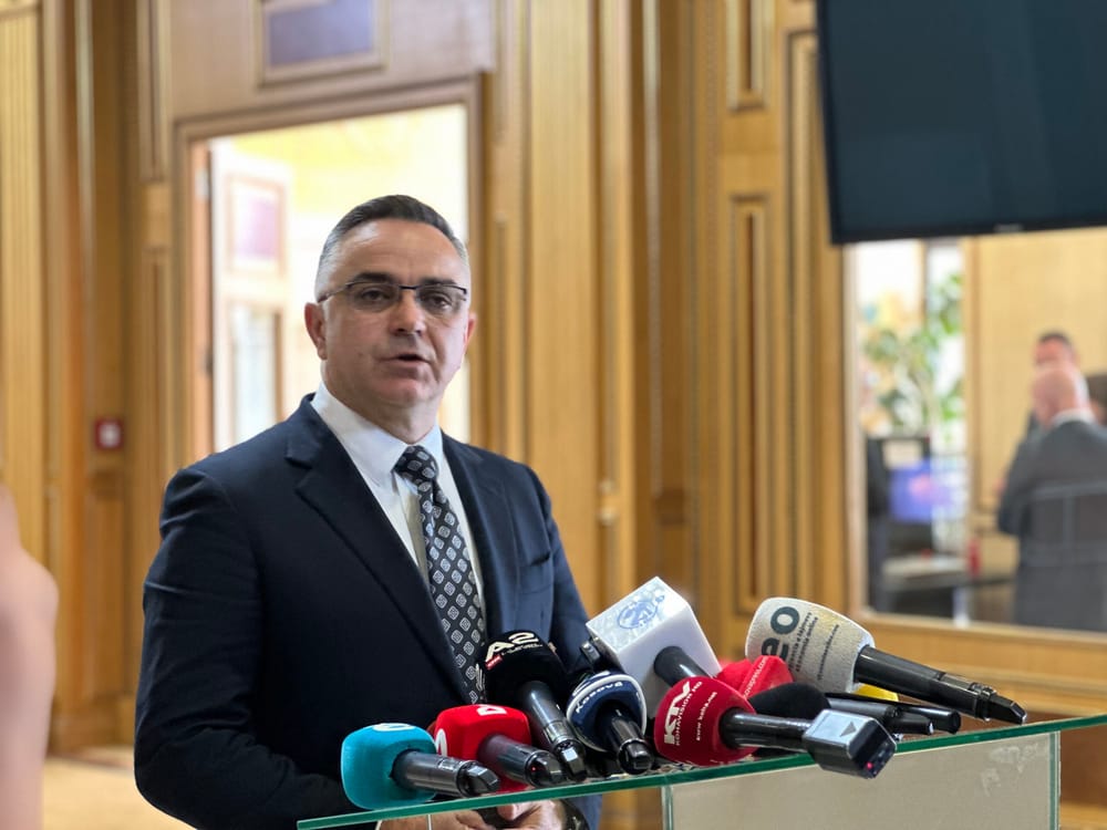 AAK kërkon takim urgjent me Deharin për seancën e nesërme