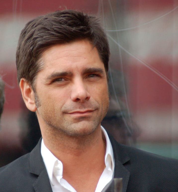 John Stamos feston ditëlindjen dhe rrëfen sfidat e karrierës