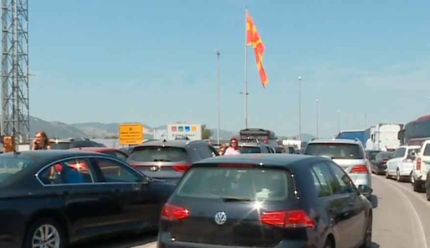 Pritje 45 minuta në Tabanoc dhe rritje e fluksit të trafikut jashtë qyteteve