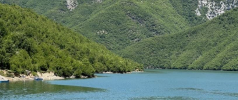 Përplasen dy mjete lundruese pranë lumit të Shalës në Koman