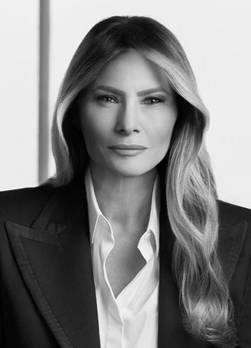 Melania Trump rikthehet në Shtëpinë e Bardhë, njofton donacion për bursa