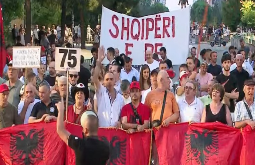 Protesta në Tiranë shënon ditën e 75-të