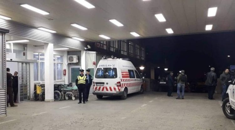 Person i plagosur me armë zjarri në Vitomiricë të Pejës, transferohet në QKUK