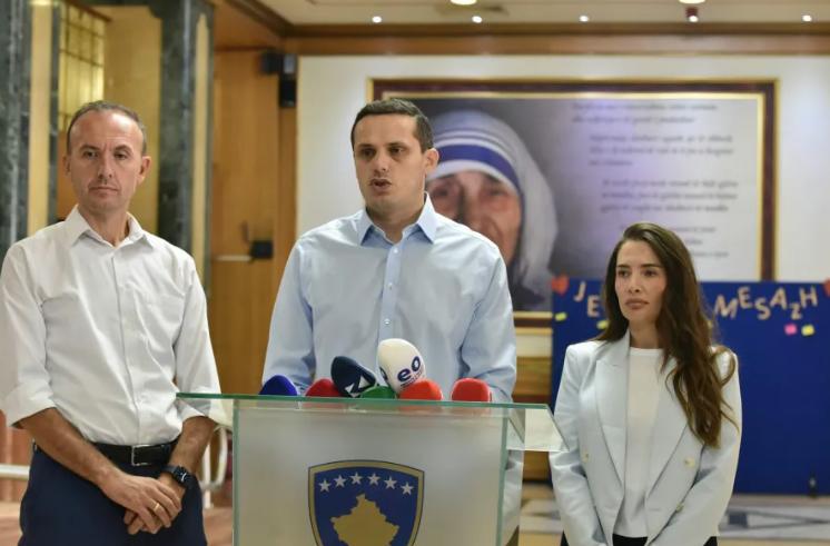 PDK i kërkon Kurtit të lejojë Deharin thirrjen e seancës