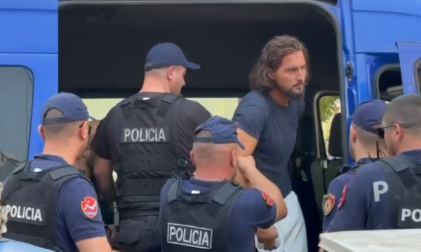 Sokrat Vata: E godita turistin në vetëmbrojtje, nuk e kujtoj si