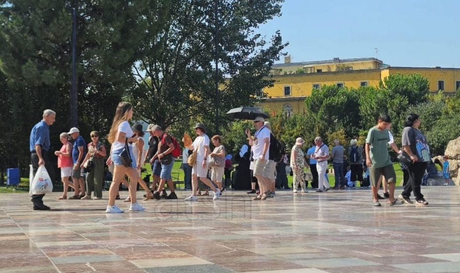 Mbi 7 milionë vizitorë të huaj hynë në Shqipëri për shtatë muaj
