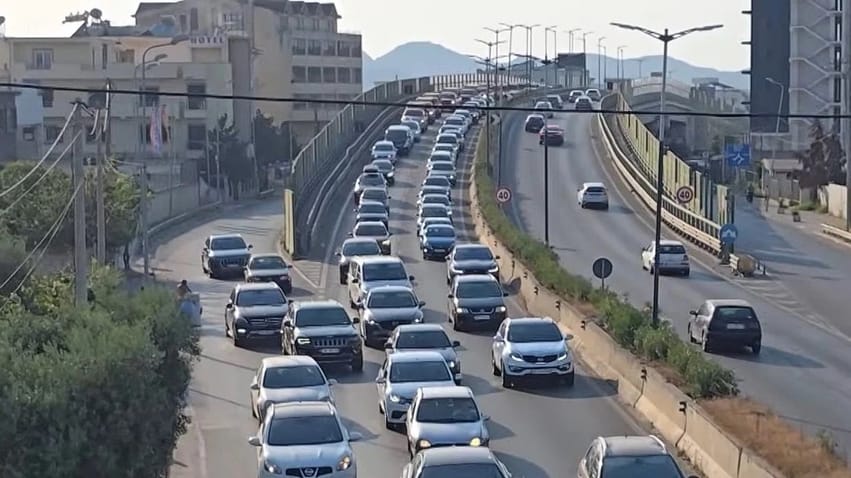 Fluks i madh i qytetarëve nga Kosova drejt Shqipërisë këtë fundjavë