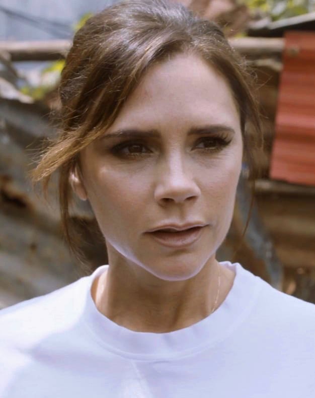 Victoria Beckham shkëlqen me vajzën Harper në paraqitjen e fundit