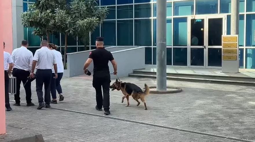 Emailet kërcënuese për bombë në institucione u nisën nga Argjentina dhe Brazili