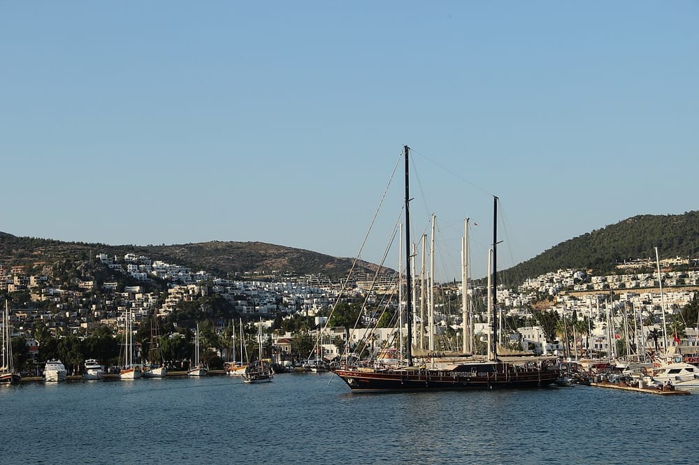 Avioni qeveritar transporton të lënduar nga Bodrum në Maqedoni