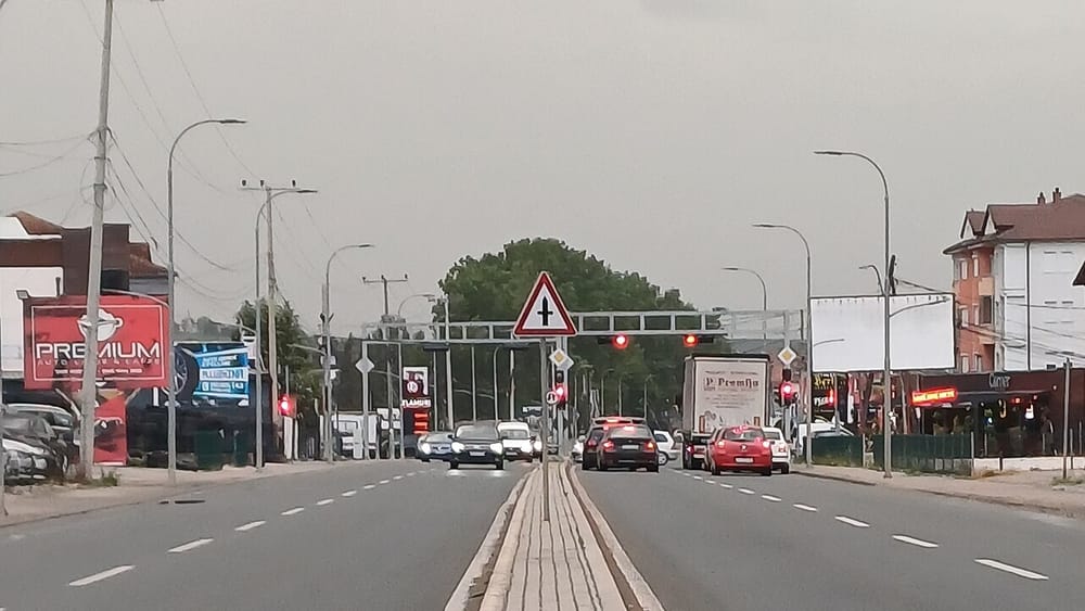 Banorët e Vushtrrisë kundërshtojnë ndërtimin e kishës