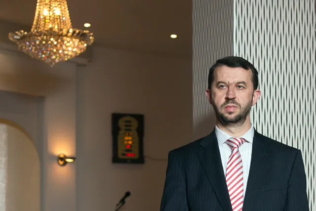 Aliu: Lindja e mëshirës së botrave, Muhamedit, paqja e Zotit qoftë mbi të