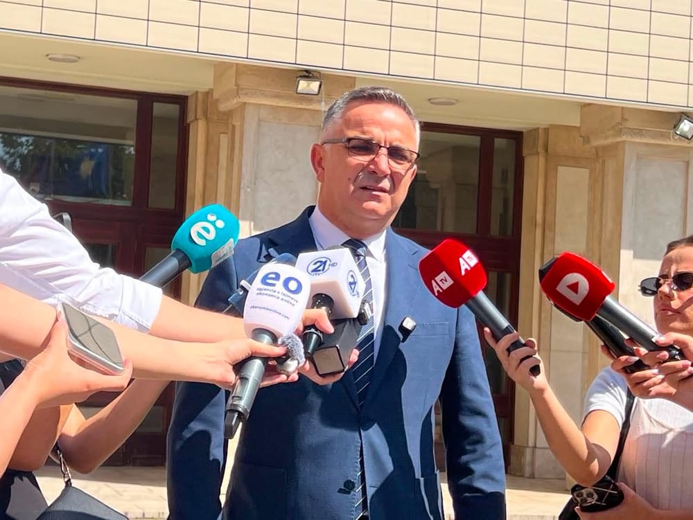 Besnik Tahiri: Bllokimi i Kuvendit përbën shkelje të Kushtetutës