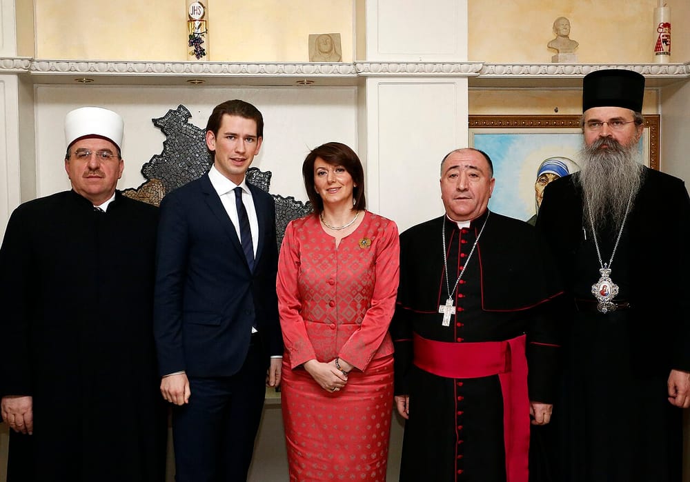 Sebastian Kurz with Atifete Jahjaga and religious leaders January 2015