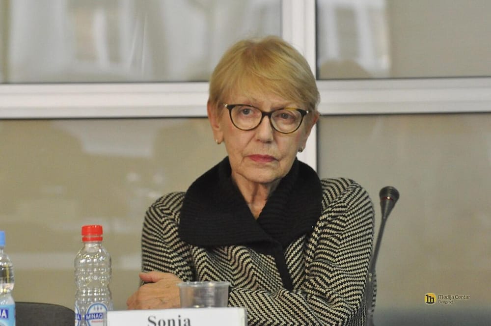 Biserko: Varrezat masive të pazbuluara në Kosovë hapin çështjen e përgjegjësisë së Serbisë