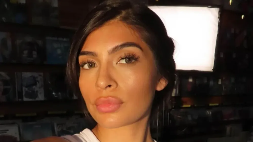 Miss North Carolina humb kurorën për postime raciste dhe paralajmëron padi