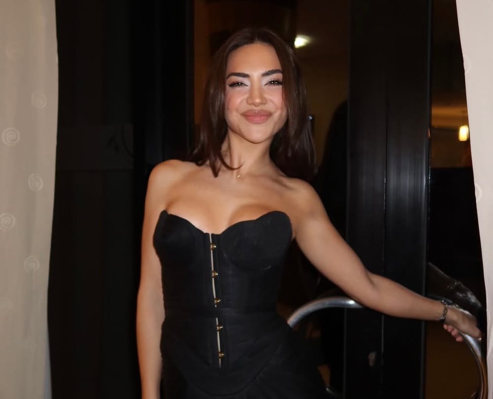 Sara Hoxha publikon mesazhet private pas fotove me bikini